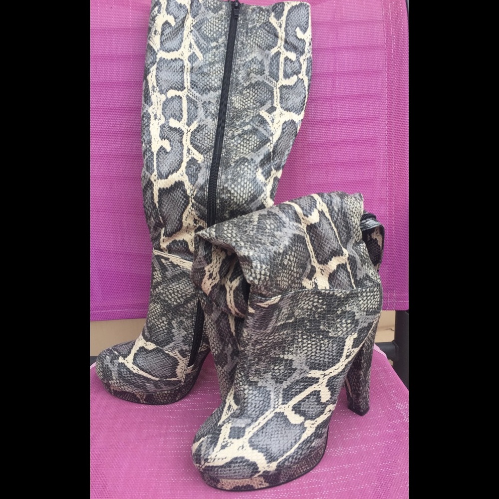 Snake print fashion boots